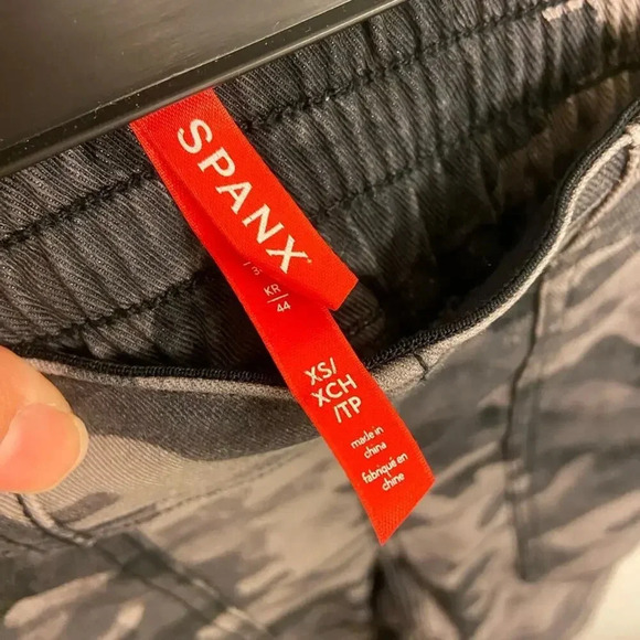 Spanx Stretch Mid Rise Twill Joggers Black Wash Camo Size Extra Small - Picture 8 of 10